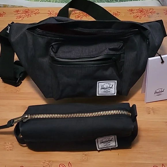 HERSCHEL fanny pack waist bag/ crossbody with pouch - Picture 1 of 13